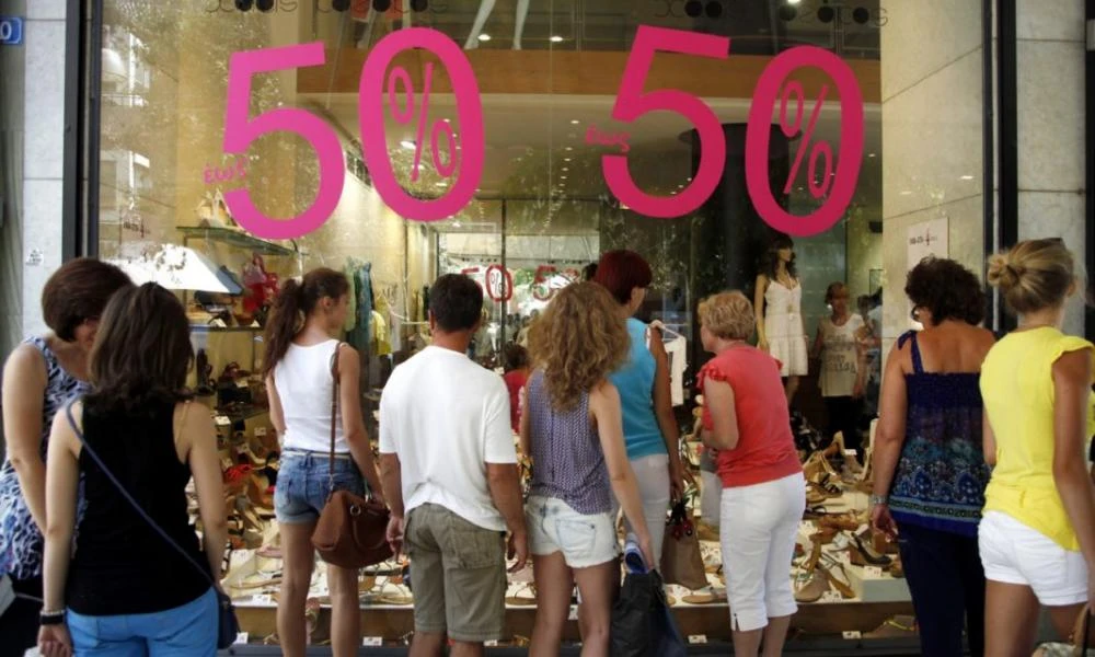 Θερινές εκπτώσεις από τη Δευτέρα 11 Ιουλίου – Τι να προσέξουν οι καταναλωτές